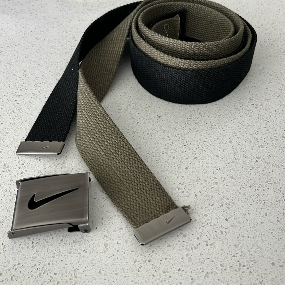 Nike adjustable canvas strap belt perfect for a small waist